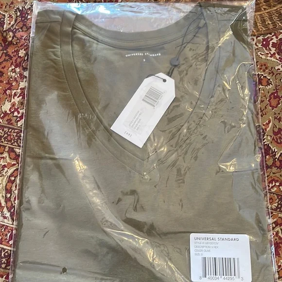 NWT Universal Standard Olive Vrex Tshirt 16 Elevated Basic - Picture 2 of 5